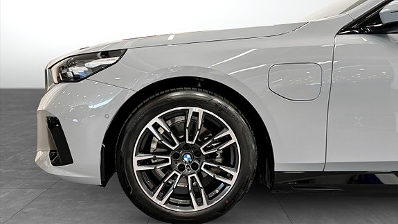 BMW 530e 9 of 14