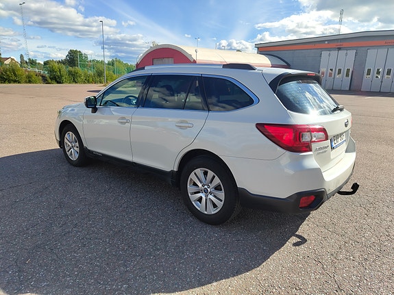 Subaru Outback 3 of 3