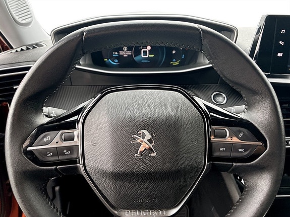 Peugeot e-2008 7 of 15