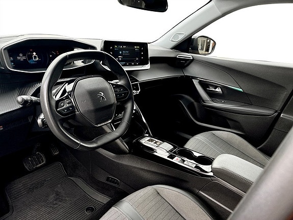 Peugeot e-2008 5 of 15