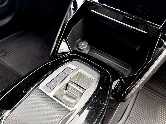 Peugeot e-2008 10 of 15