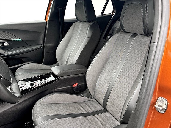 Peugeot e-2008 4 of 15
