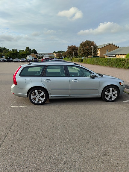 Volvo V50 2 of 7