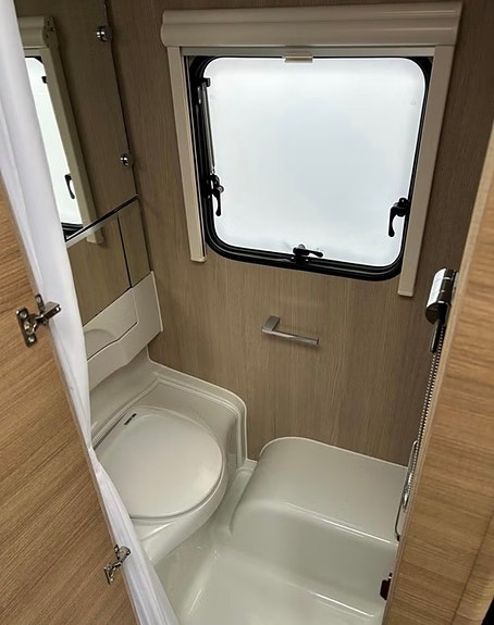 Adria Adora 542UL 14 of 16