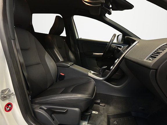Volvo XC60 11 of 24
