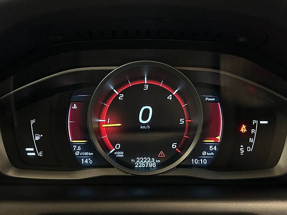 Volvo XC60 14 of 24