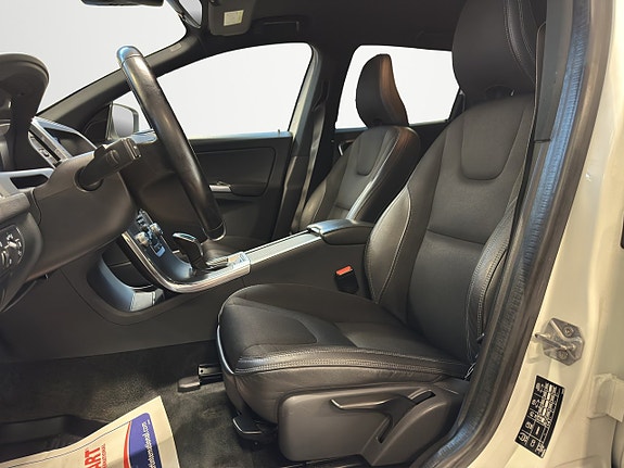 Volvo XC60 10 of 24
