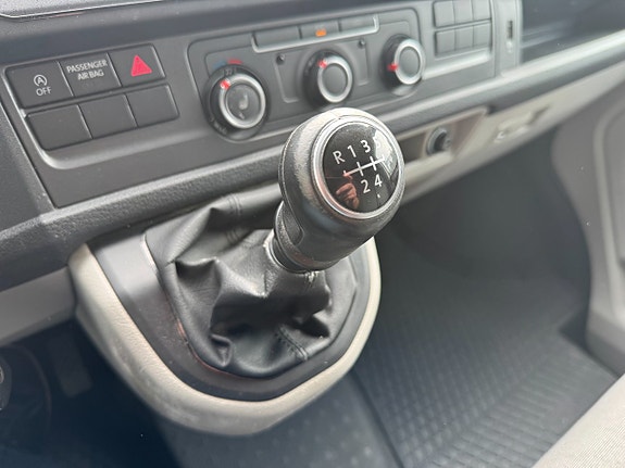 Volkswagen Transporter 12 of 16
