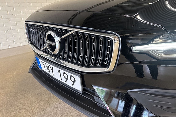 Volvo V60 Cross Country 2 of 21