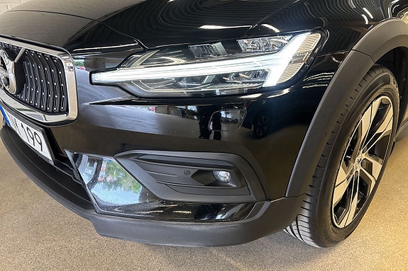 Volvo V60 Cross Country 3 of 21