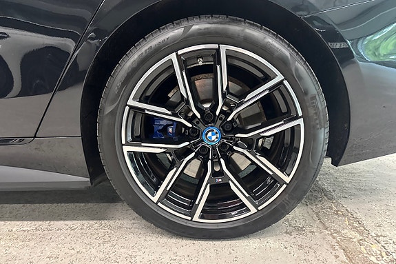 BMW i4 19 of 22