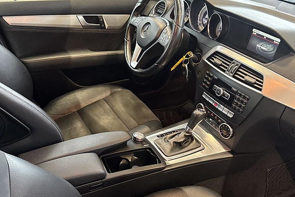 Mercedes-Benz C180 12 of 15