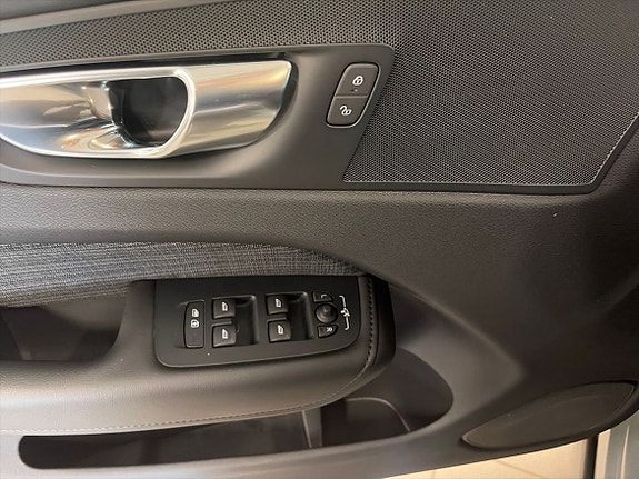 Volvo XC60 12 of 16