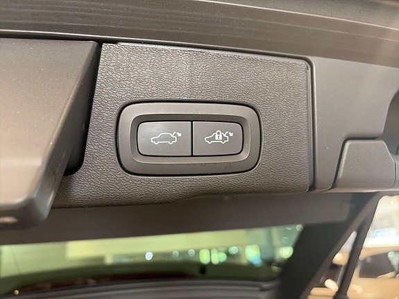 Volvo XC60 11 of 16