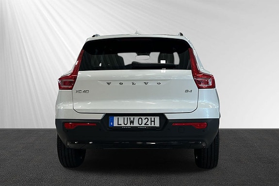 Volvo XC40 2 of 15