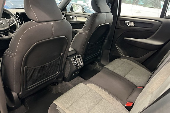 Volvo XC40 8 of 15