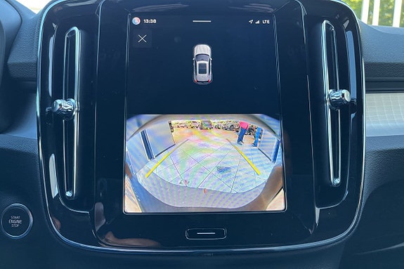 Volvo XC40 11 of 15