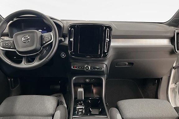Volvo XC40 5 of 15