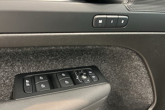 Volvo XC40 10 of 15
