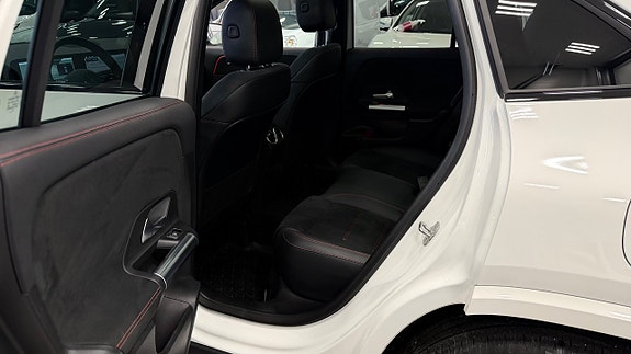 Mercedes-Benz GLA200 16 of 26