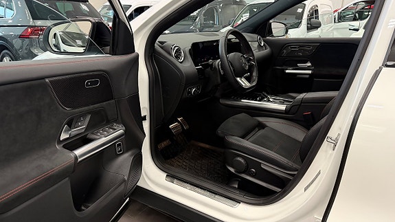 Mercedes-Benz GLA200 12 of 26