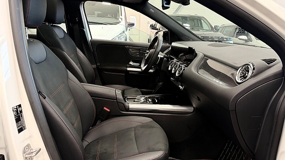 Mercedes-Benz GLA200 10 of 26