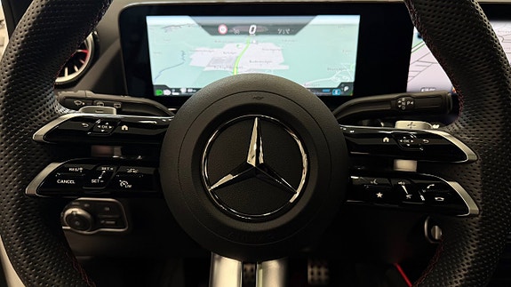 Mercedes-Benz GLA200 20 of 26