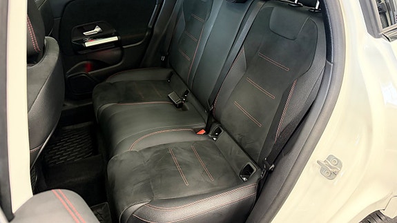 Mercedes-Benz GLA200 17 of 26