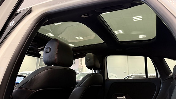 Mercedes-Benz GLA200 8 of 26