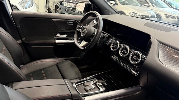 Mercedes-Benz GLA200 11 of 26