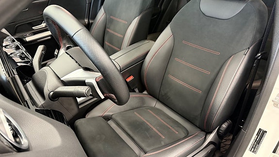 Mercedes-Benz GLA200 13 of 26