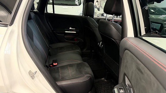 Mercedes-Benz GLA200 18 of 26