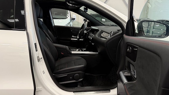 Mercedes-Benz GLA200 9 of 26