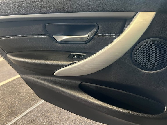 BMW 320d 19 of 21