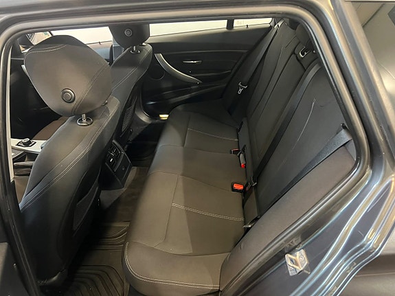 BMW 320d 16 of 21