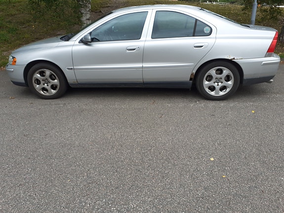 Volvo S60 2 of 4