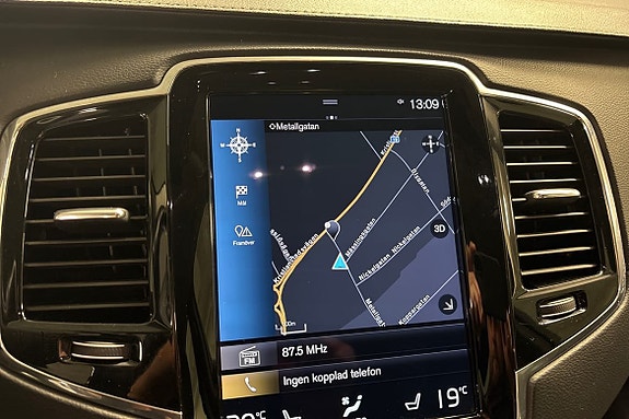 Volvo XC90 15 of 21