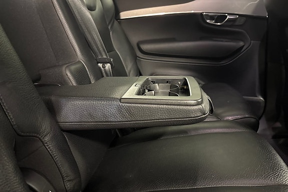 Volvo XC90 18 of 21
