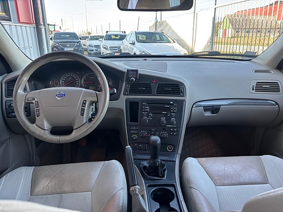 Volvo V70 9 of 18
