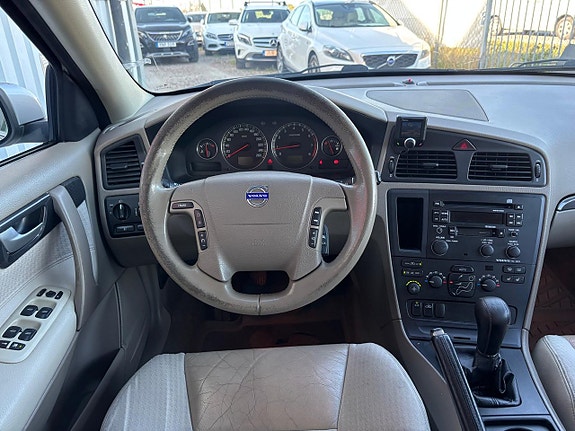 Volvo V70 10 of 18