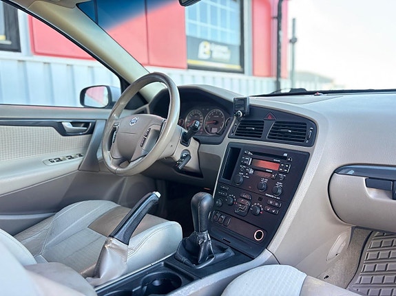Volvo V70 11 of 18