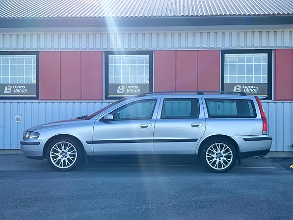 Volvo V70 3 of 18