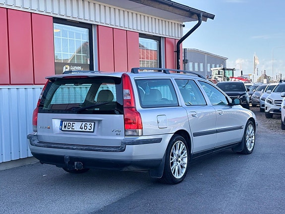 Volvo V70 7 of 18