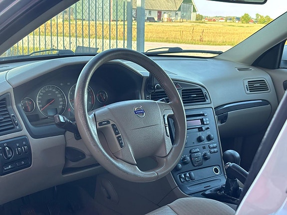 Volvo V70 8 of 18