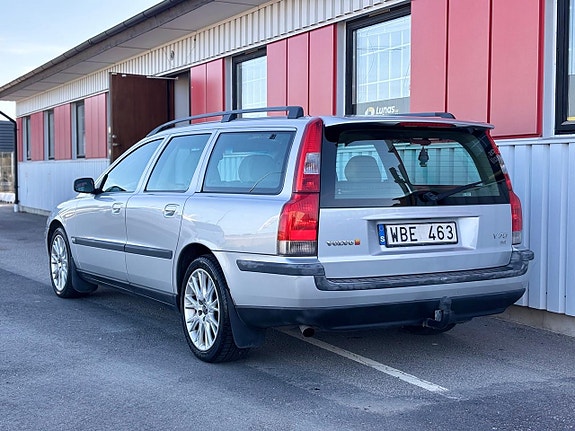Volvo V70 4 of 18