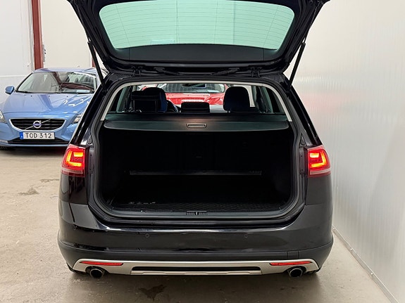Volkswagen Golf Alltrack 12 of 30