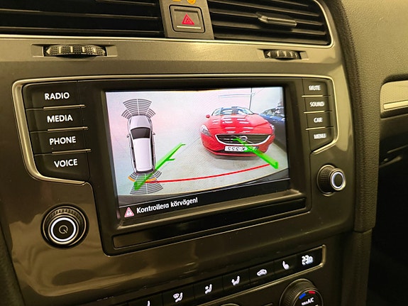 Volkswagen Golf Alltrack 22 of 30