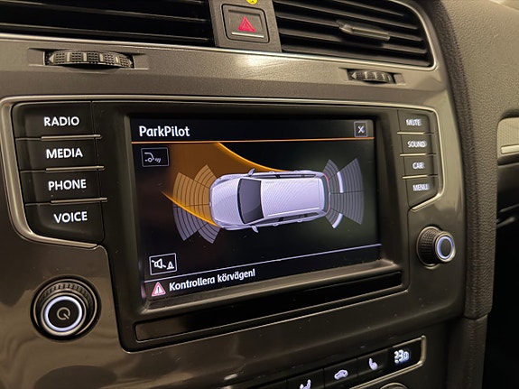 Volkswagen Golf Alltrack 21 of 30