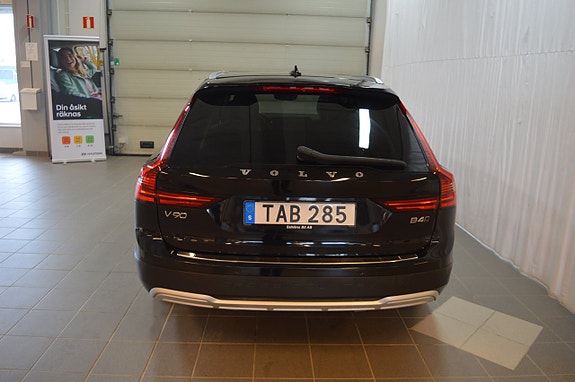Volvo V90 Cross Country 4 of 18