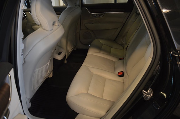 Volvo V90 Cross Country 16 of 18